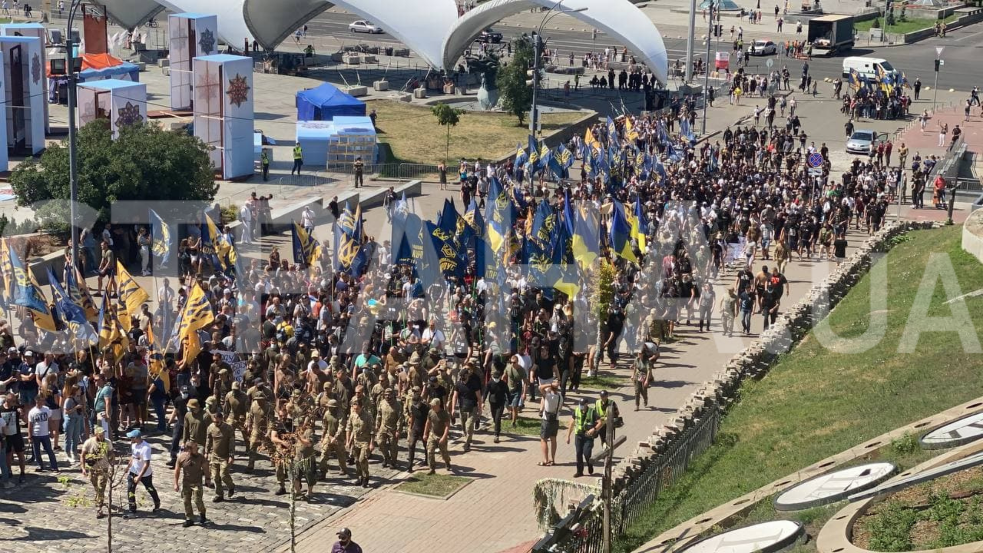 Фото "Страны" с митинга Нацкорпуса