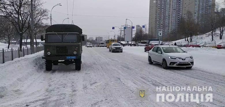 Фото: сотрудники правоохранительных органов выезжают на места происшествий